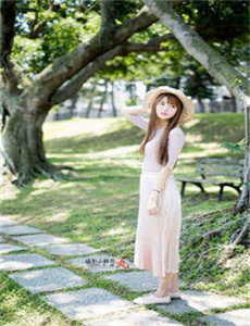 《初中女生喊疼男生往里寨游戏-火爆美女》