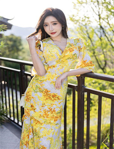 《老司机趁塞车看成人片-特性服务5》